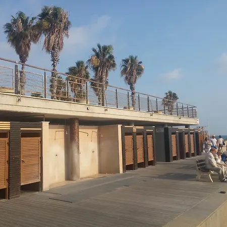 777 招待所 Paphos